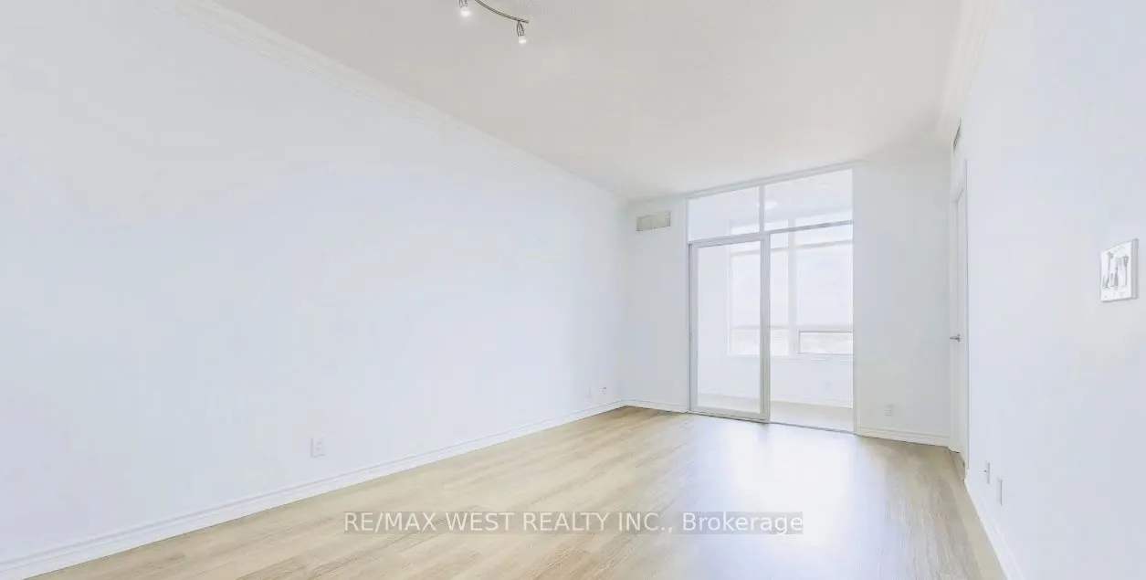 9235 Jane Street, #1404