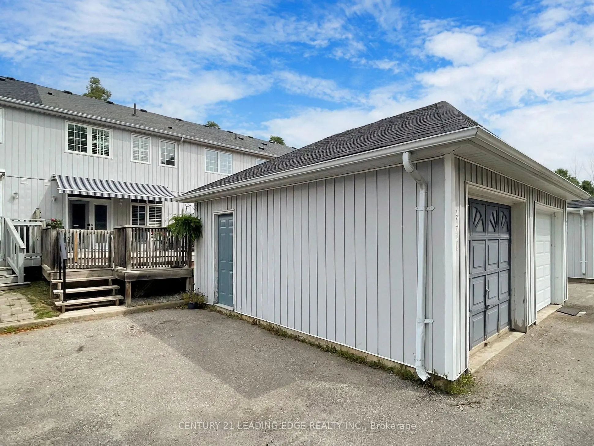 977 Lake Drive E