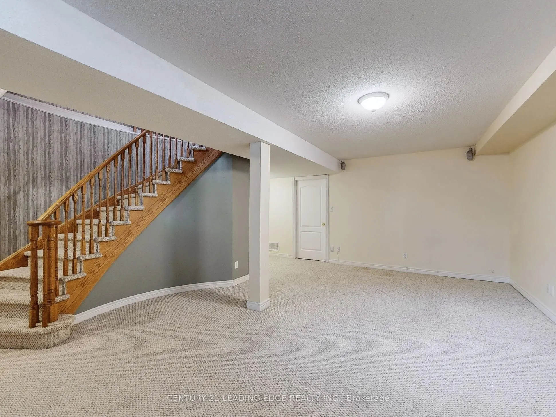 977 Lake Drive E