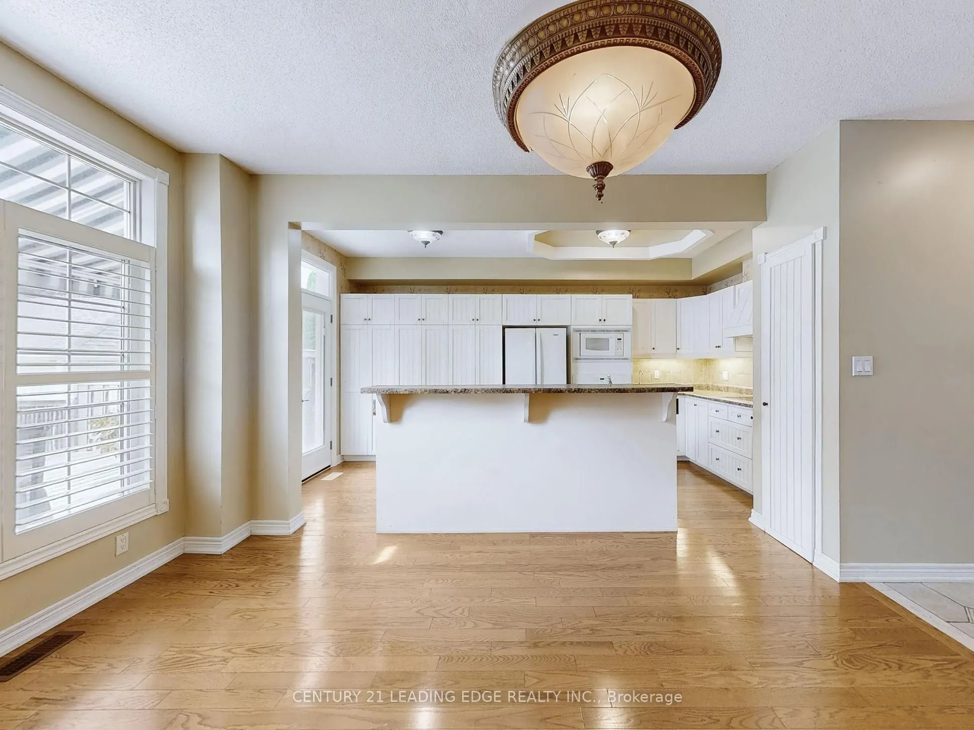 977 Lake Drive E