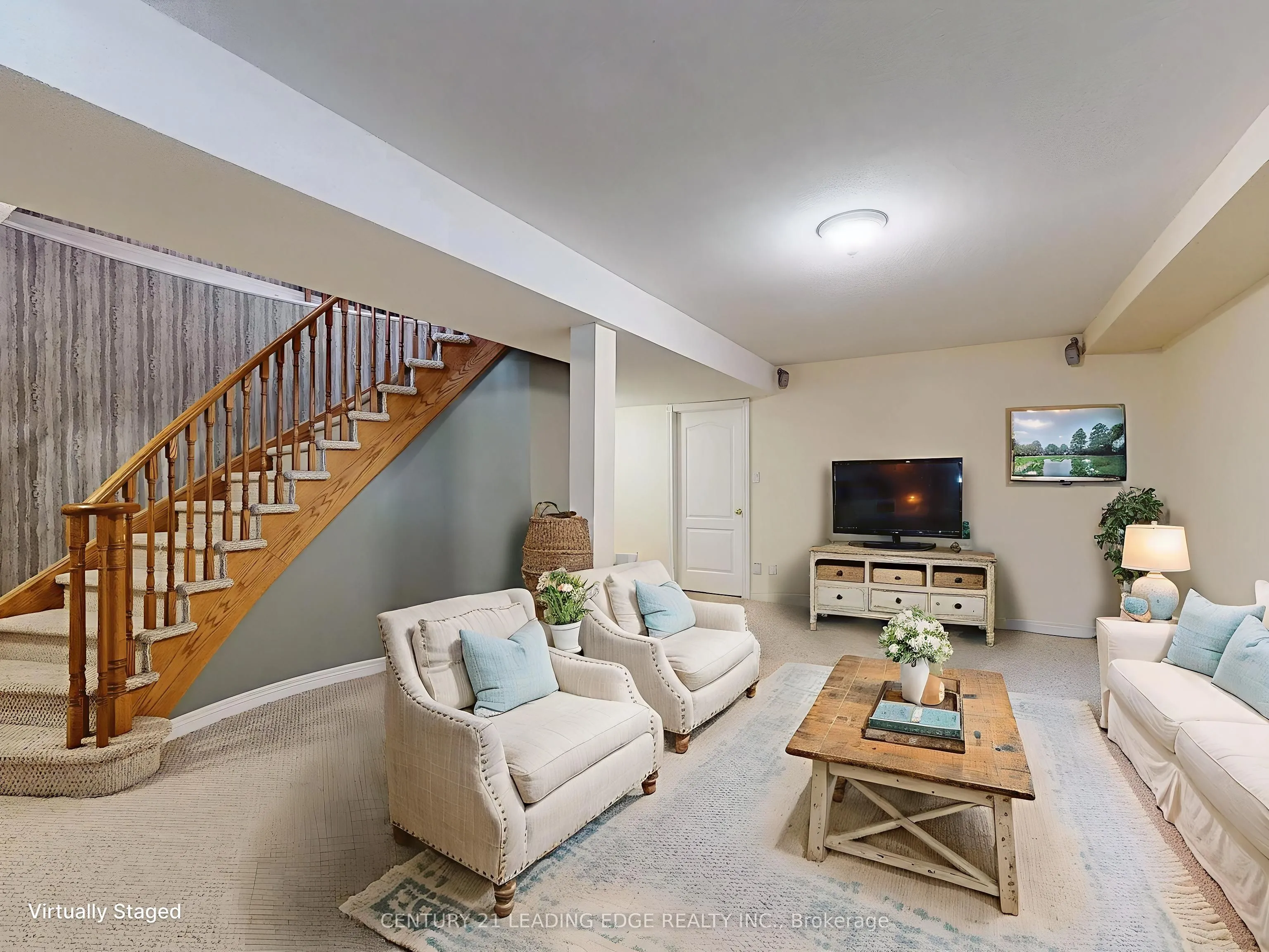 977 Lake Drive E