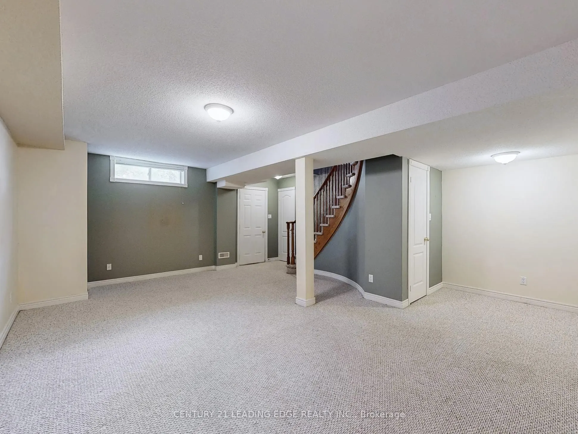 977 Lake Drive E
