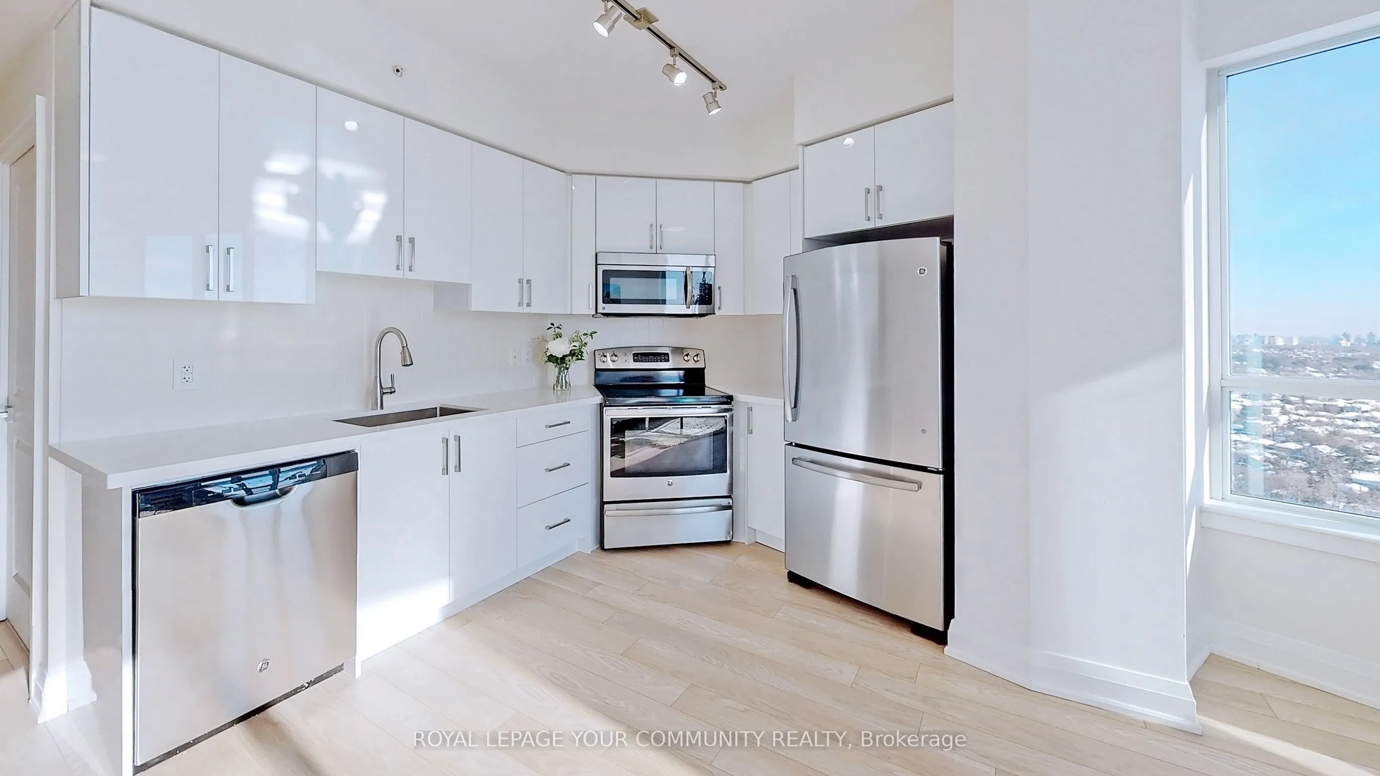 7161 Yonge Street, #2426