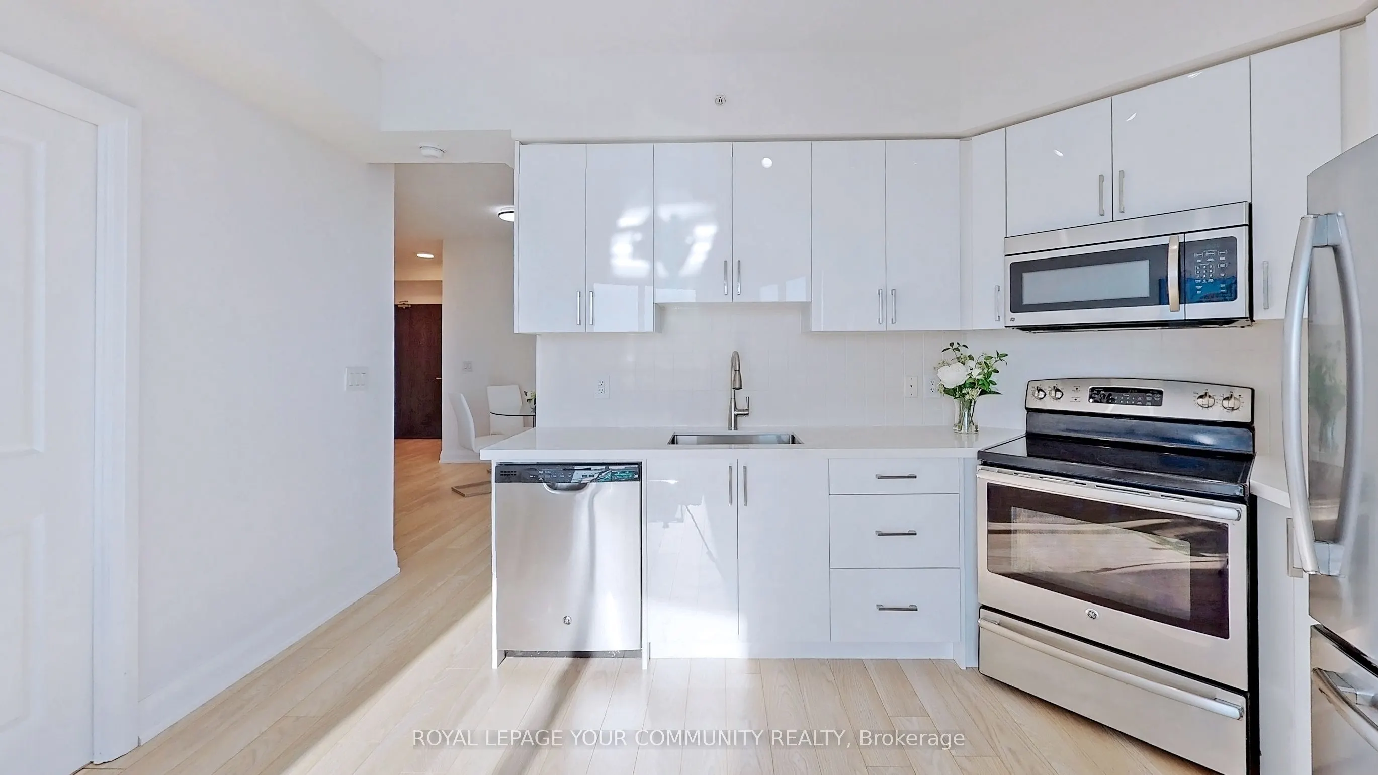 7161 Yonge Street, #2426