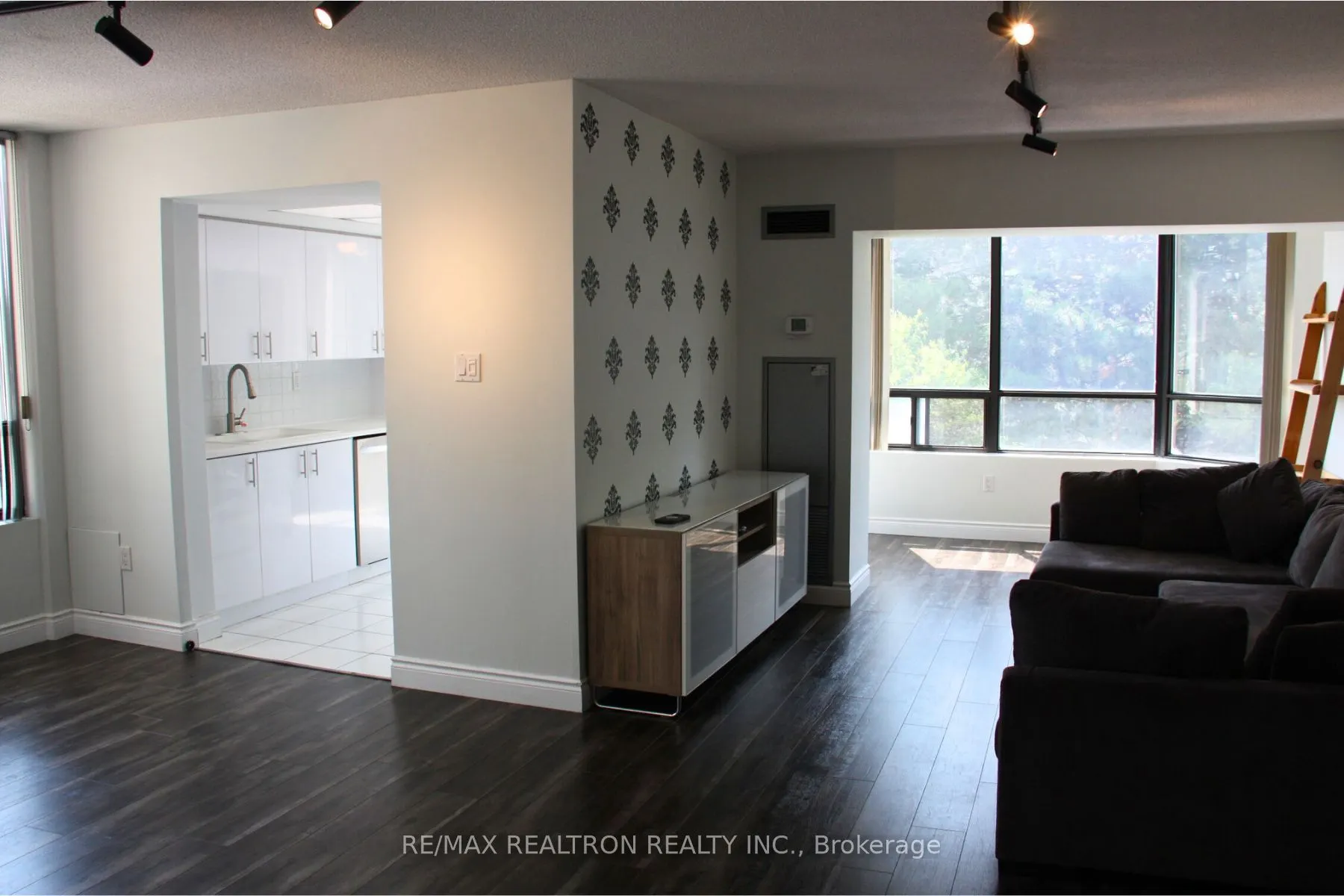 7420 Bathurst Street, #207