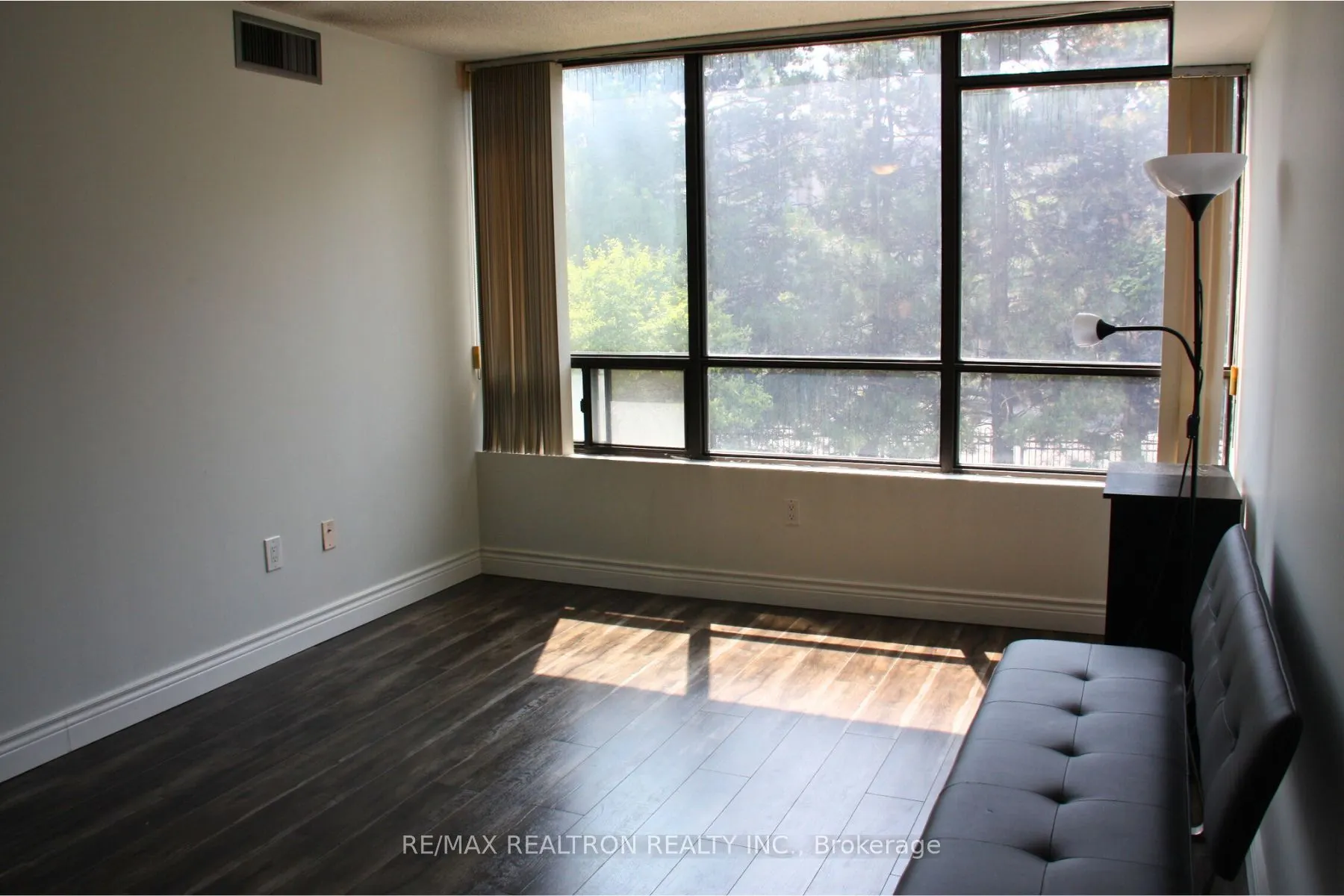 7420 Bathurst Street, #207
