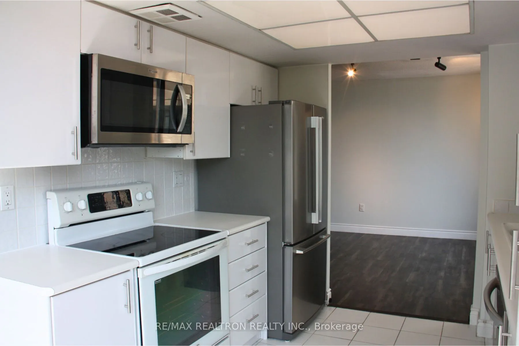 7420 Bathurst Street, #207
