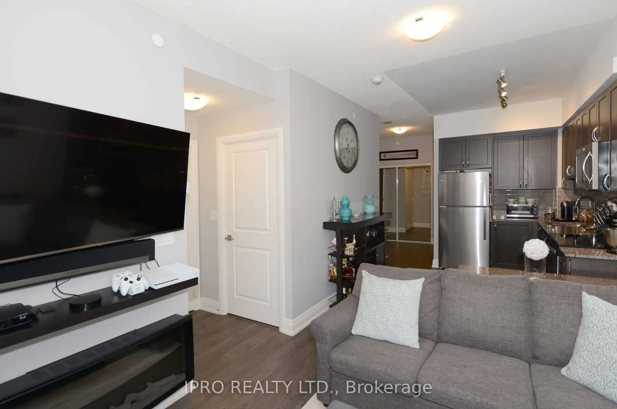 3700 Highway 7 Road, #401