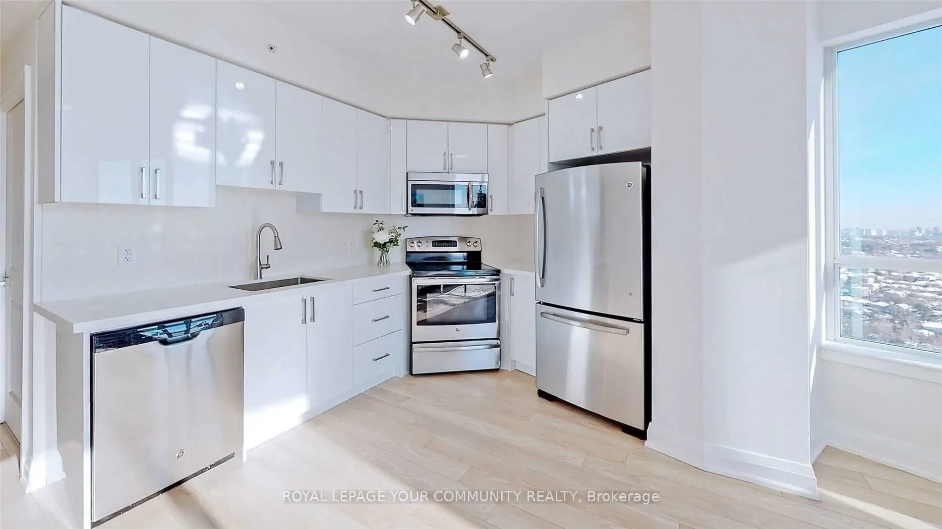 7161 Yonge Street, #2426