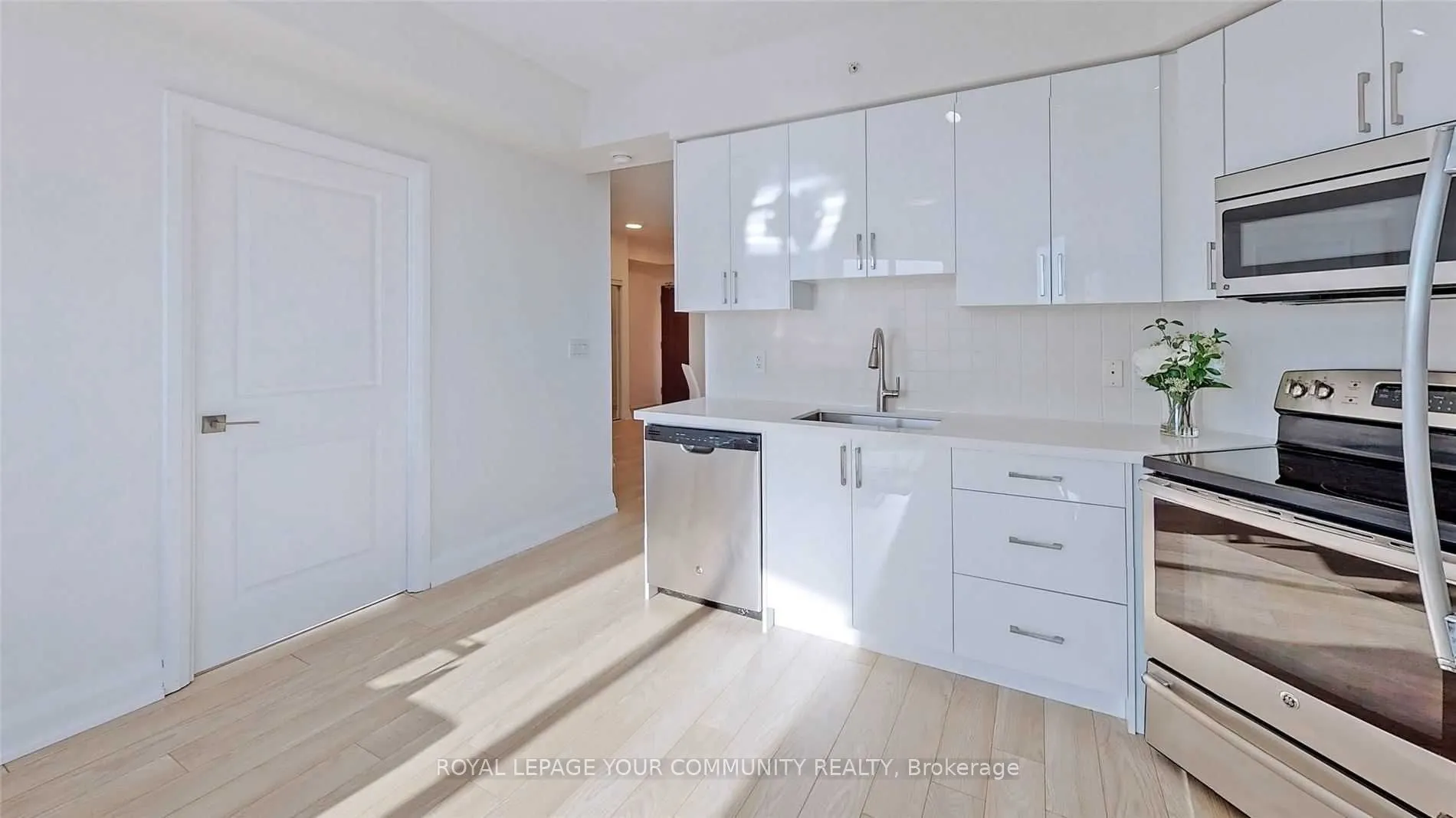 7161 Yonge Street, #2426