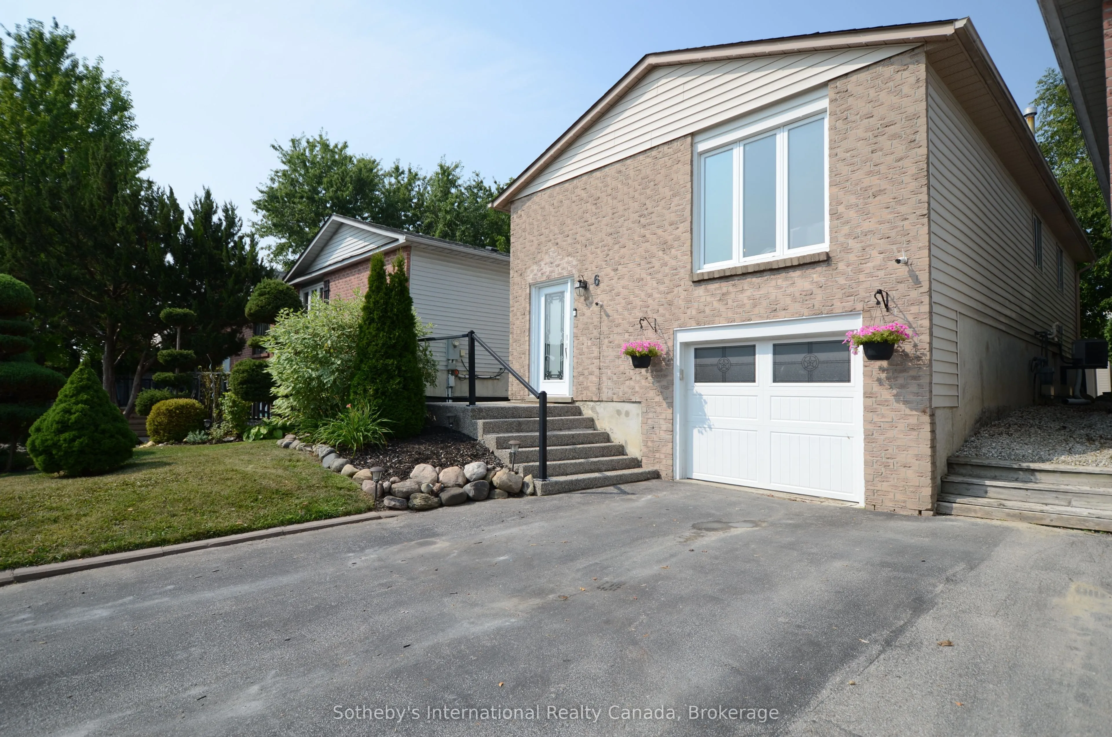 6 Longview Drive