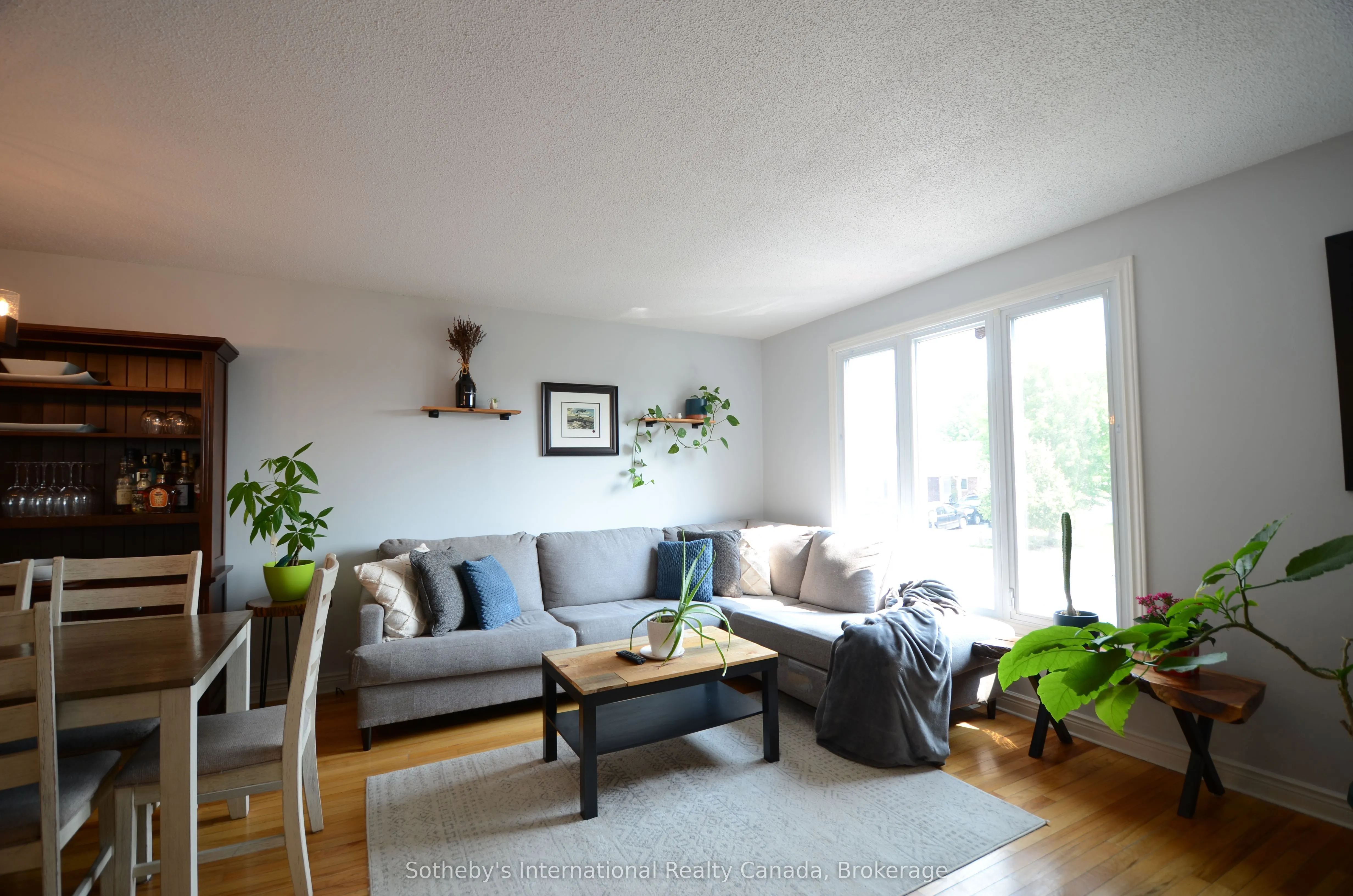 6 Longview Drive