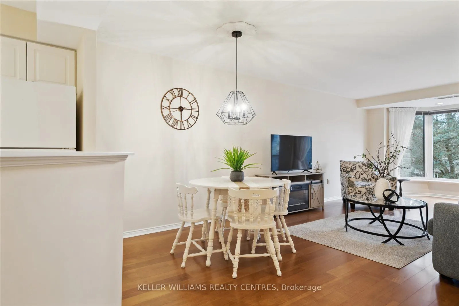 85 Wellington Street W, #203