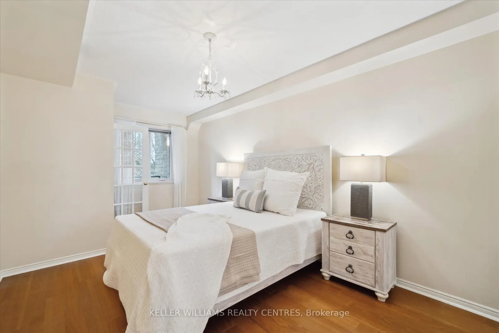 85 Wellington Street W, #203