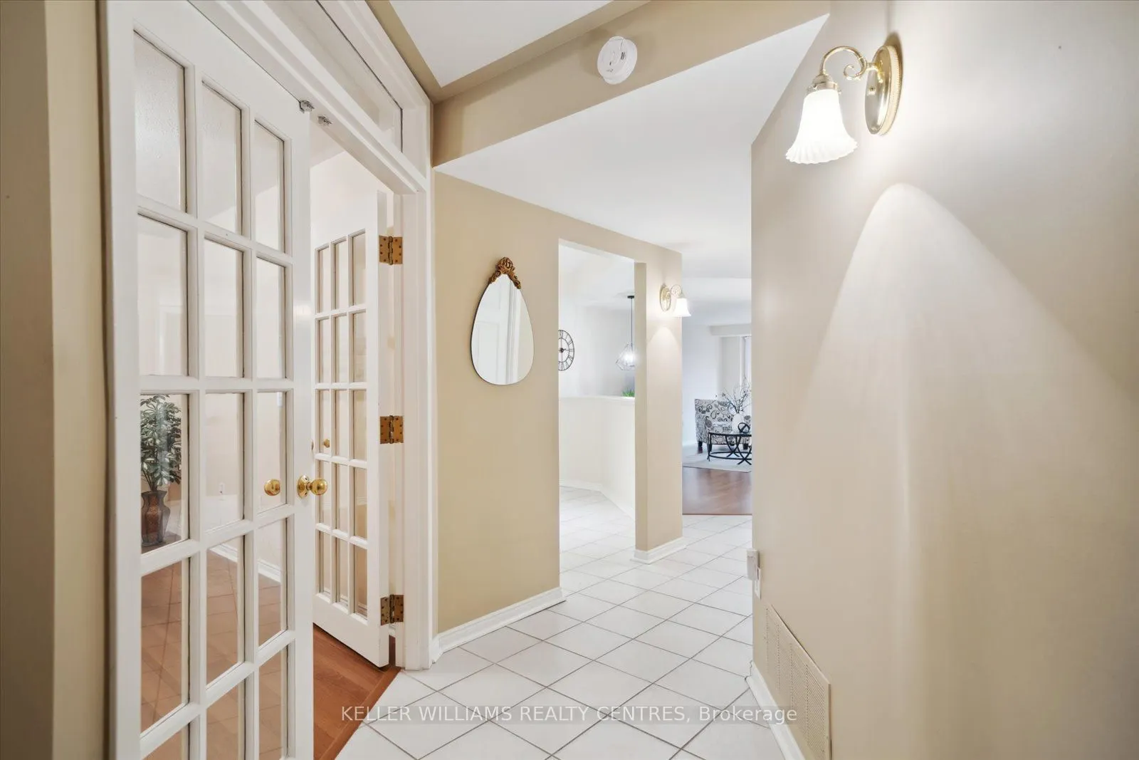 85 Wellington Street W, #203