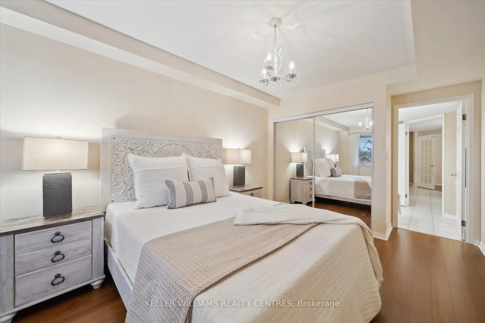 85 Wellington Street W, #203