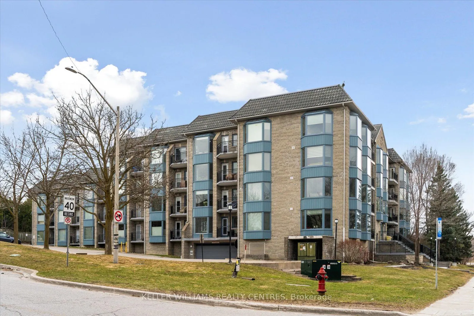 85 Wellington Street W, #203