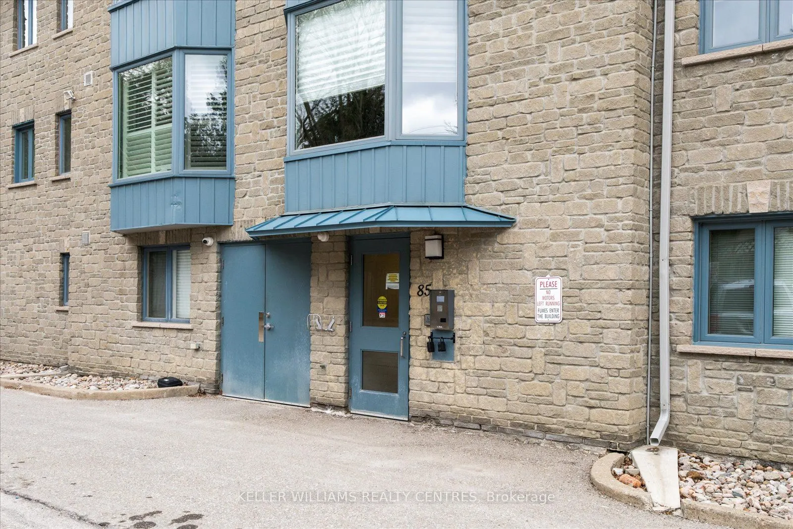 85 Wellington Street W, #203