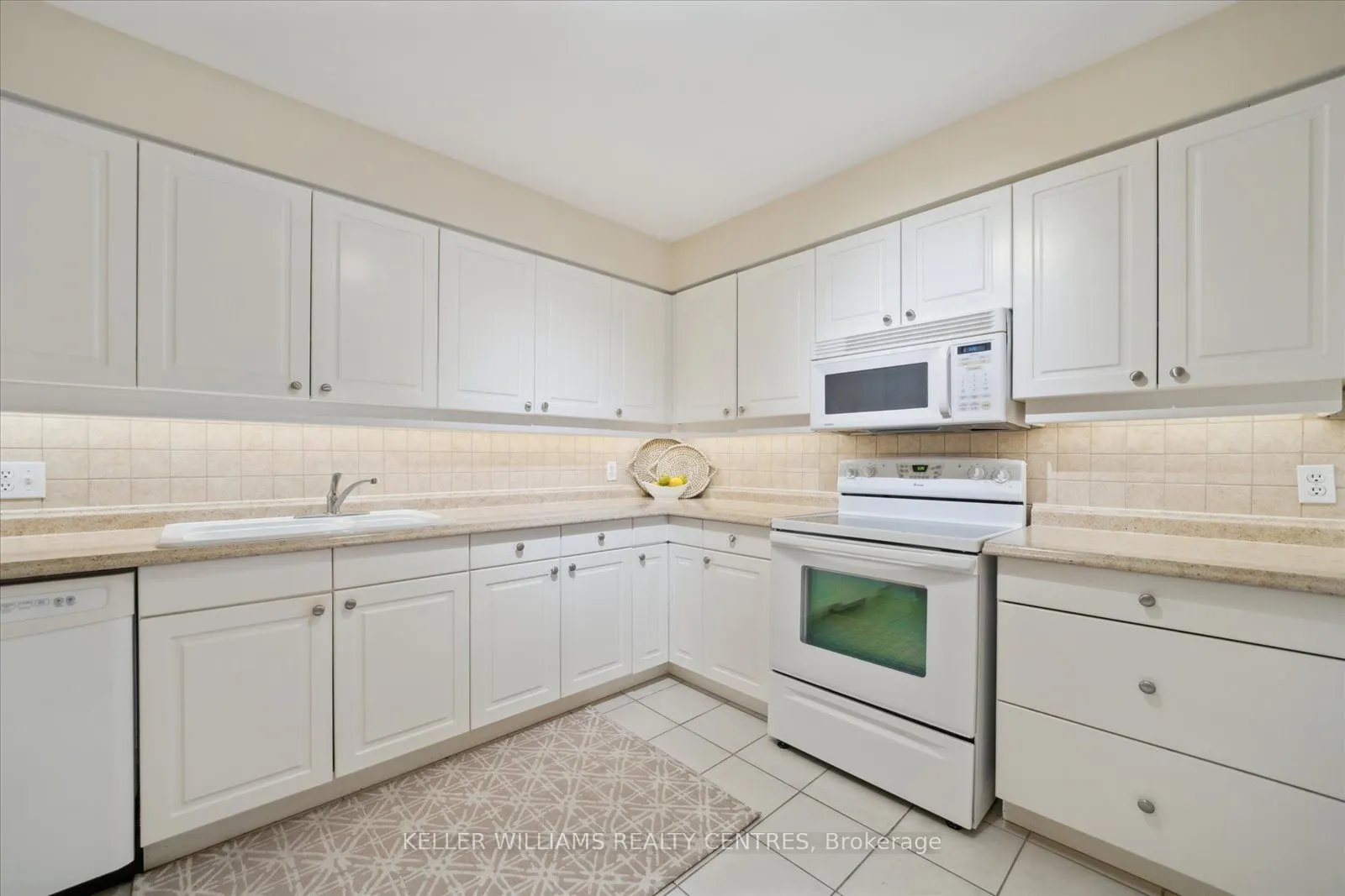 85 Wellington Street W, #203