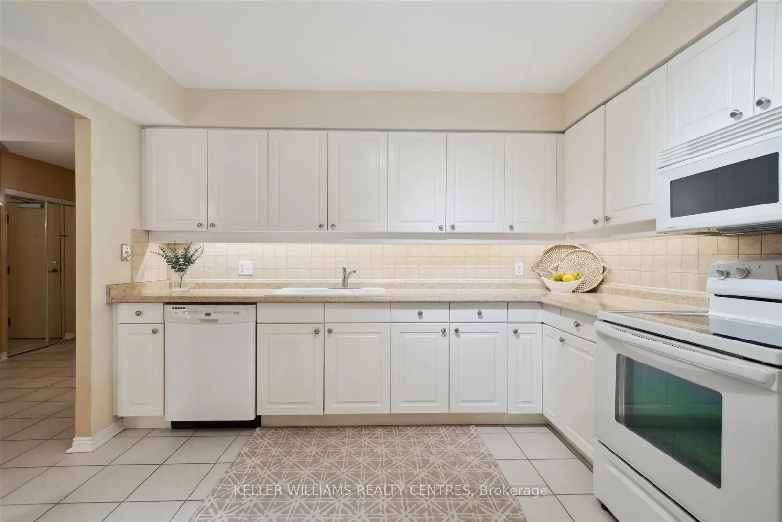 85 Wellington Street W, #203