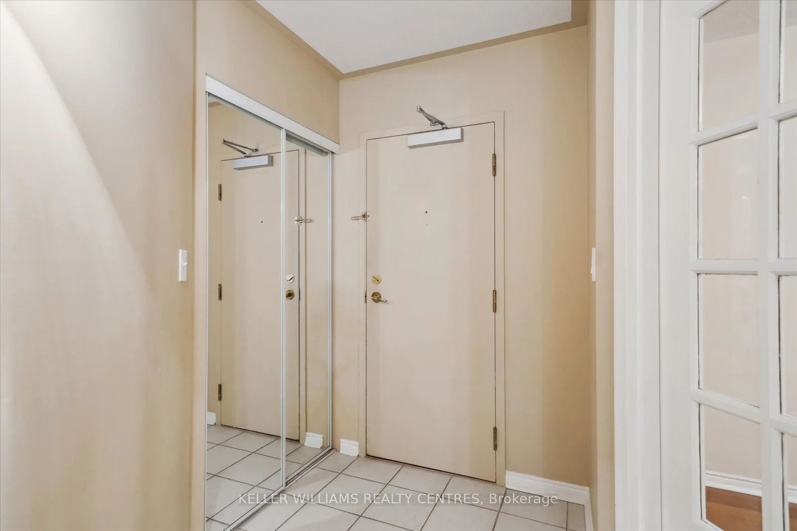 85 Wellington Street W, #203