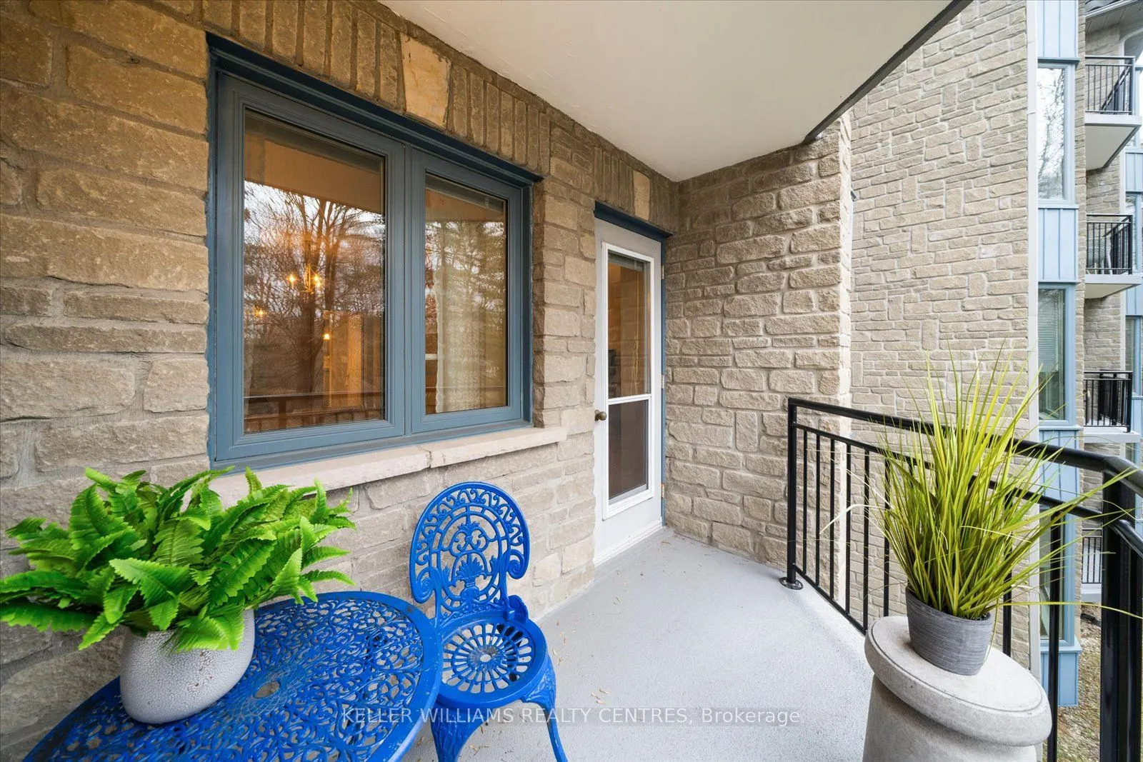 85 Wellington Street W, #203