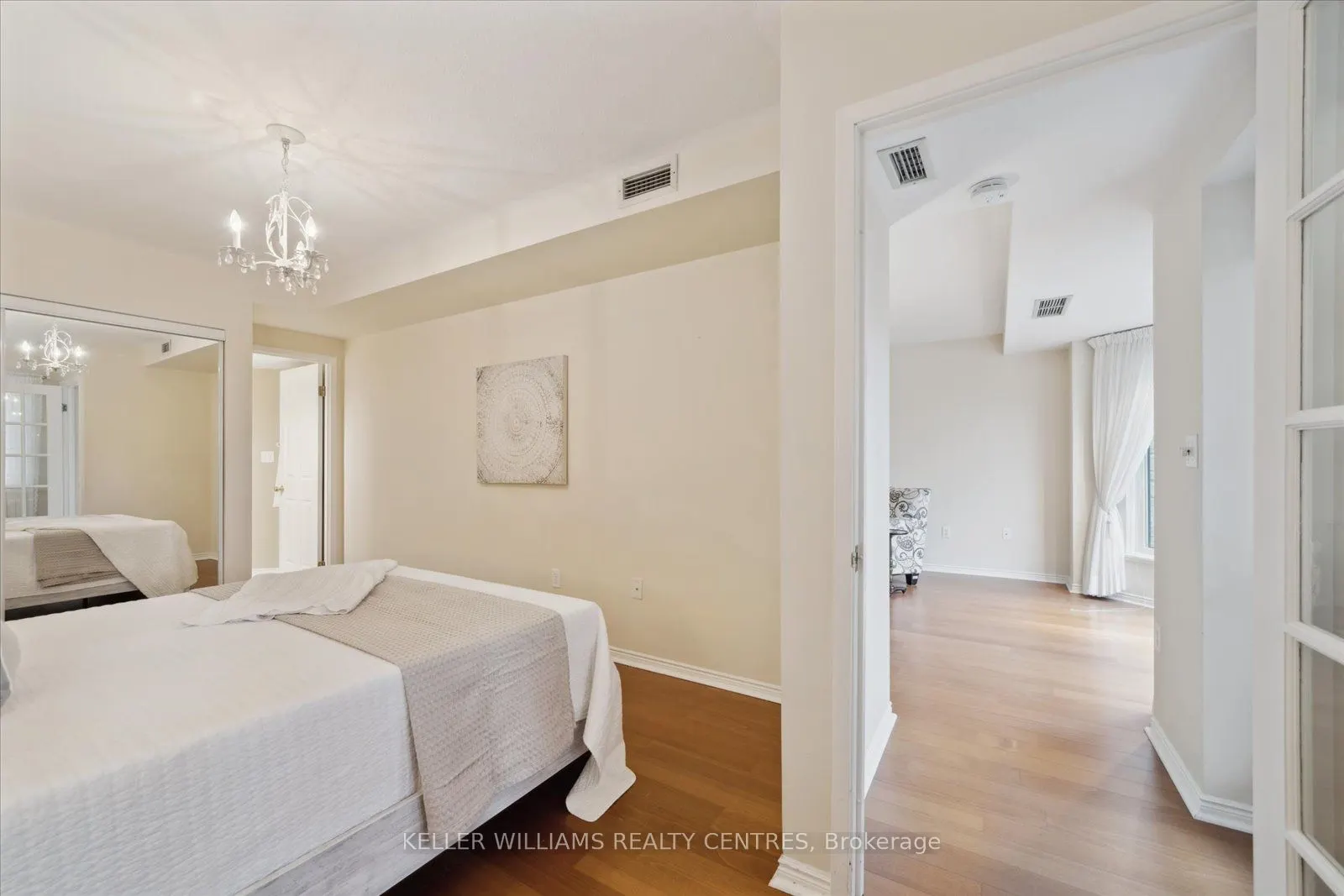 85 Wellington Street W, #203