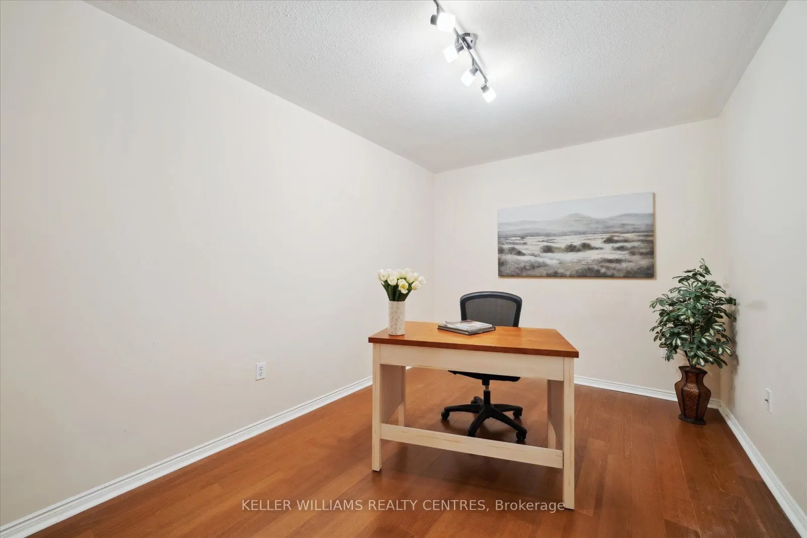 85 Wellington Street W, #203