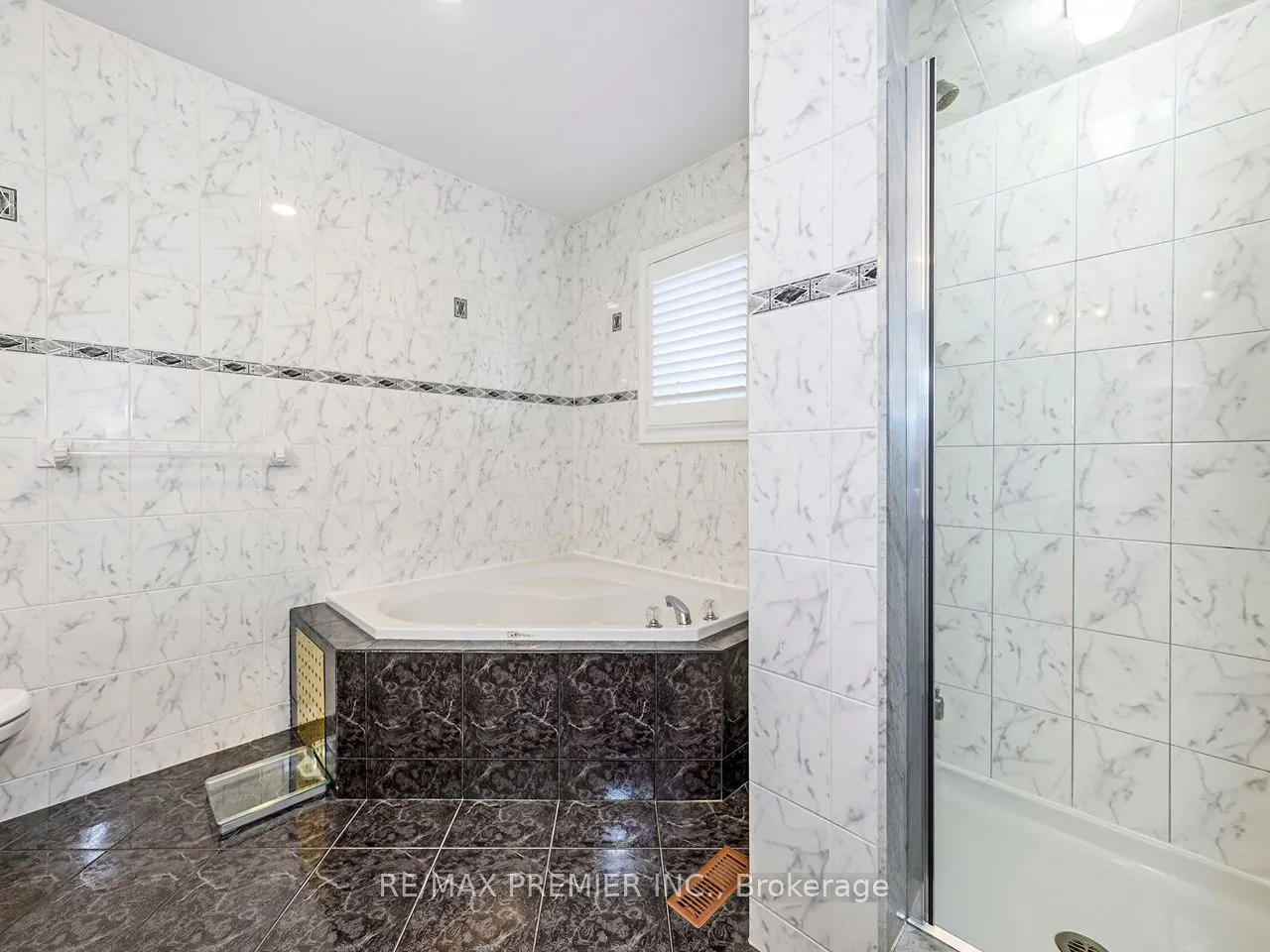 284 Avro Road