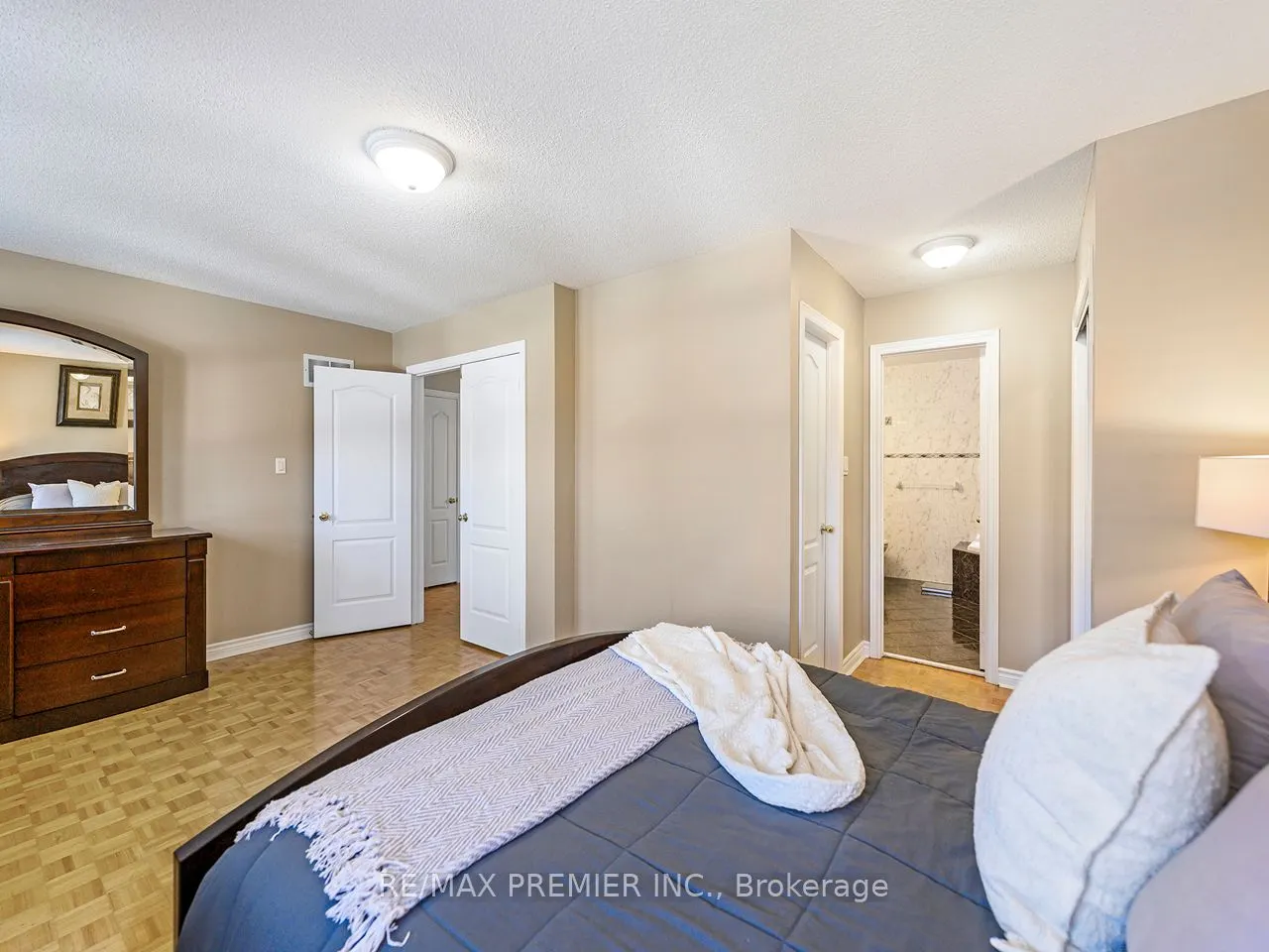 284 Avro Road