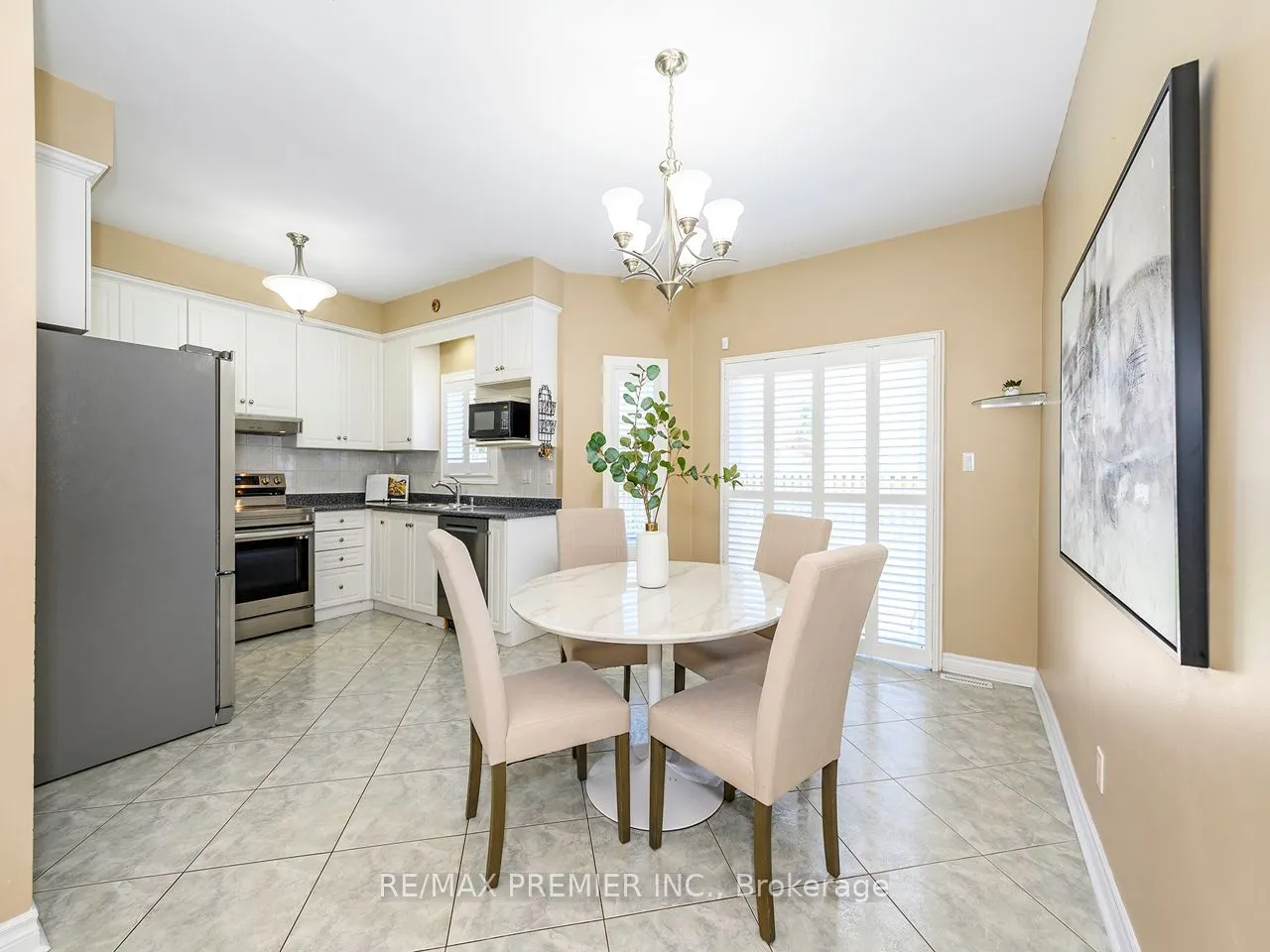 284 Avro Road