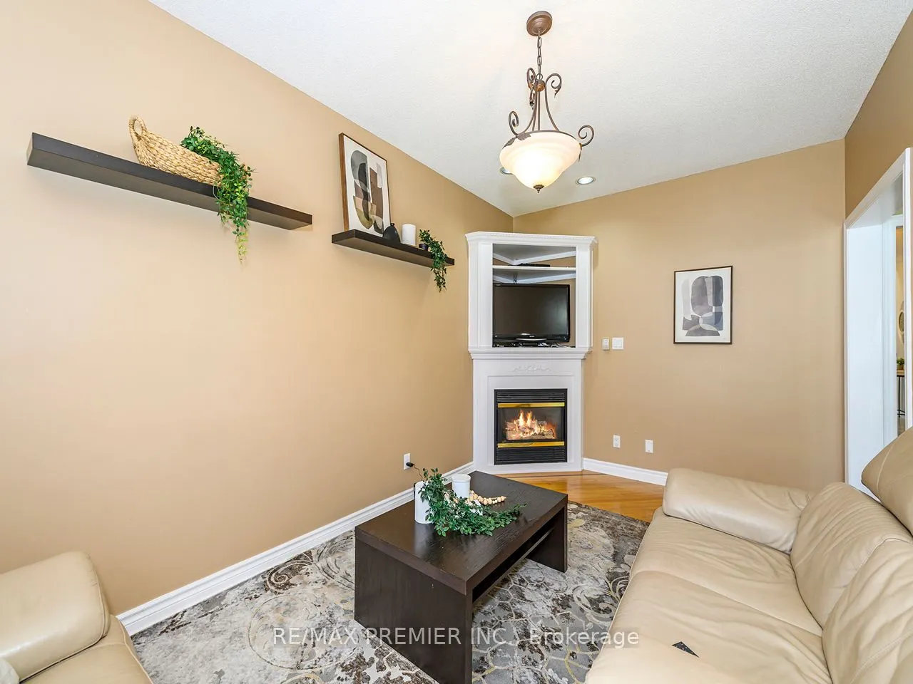284 Avro Road