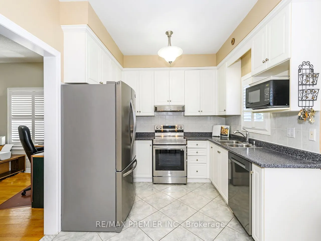 284 Avro Road