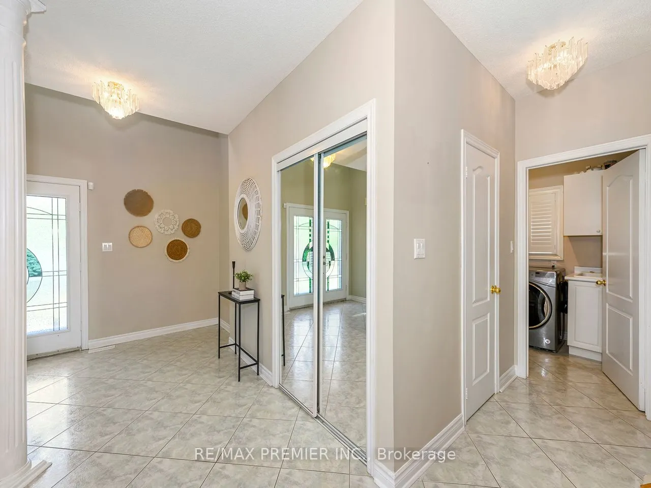 284 Avro Road