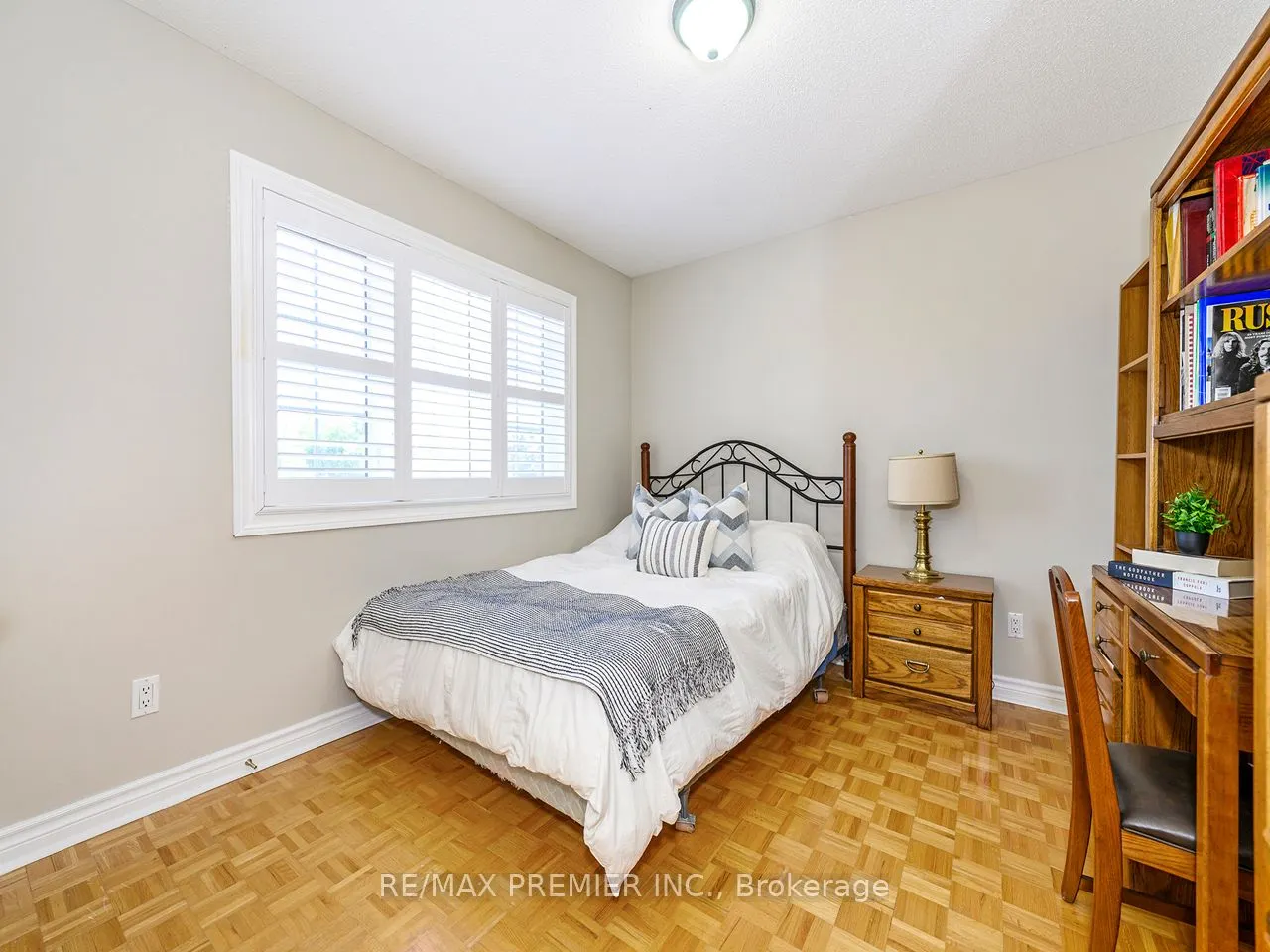 284 Avro Road