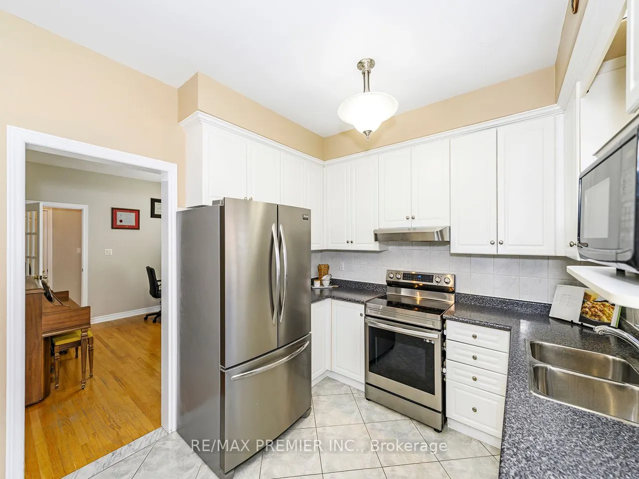 284 Avro Road