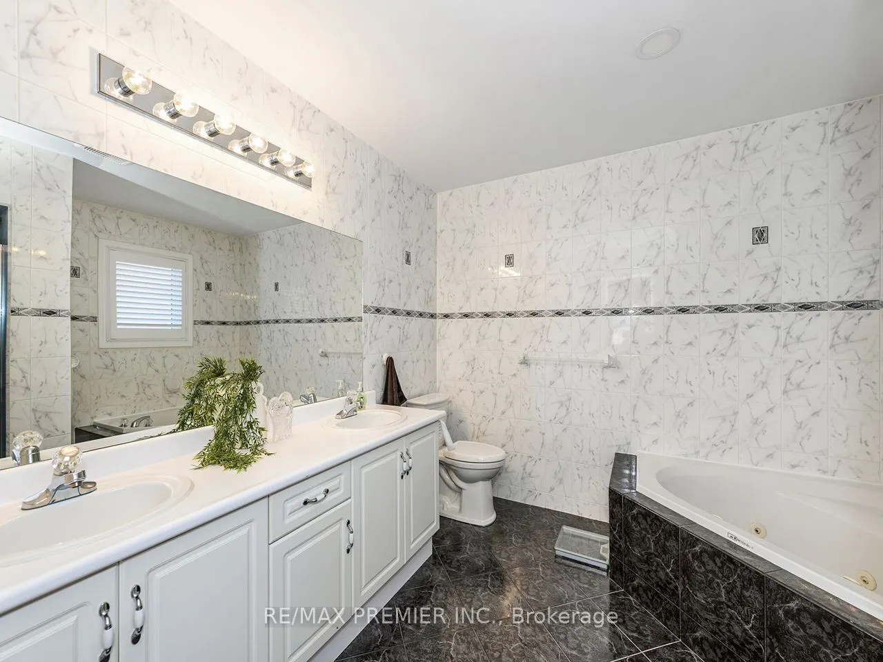 284 Avro Road