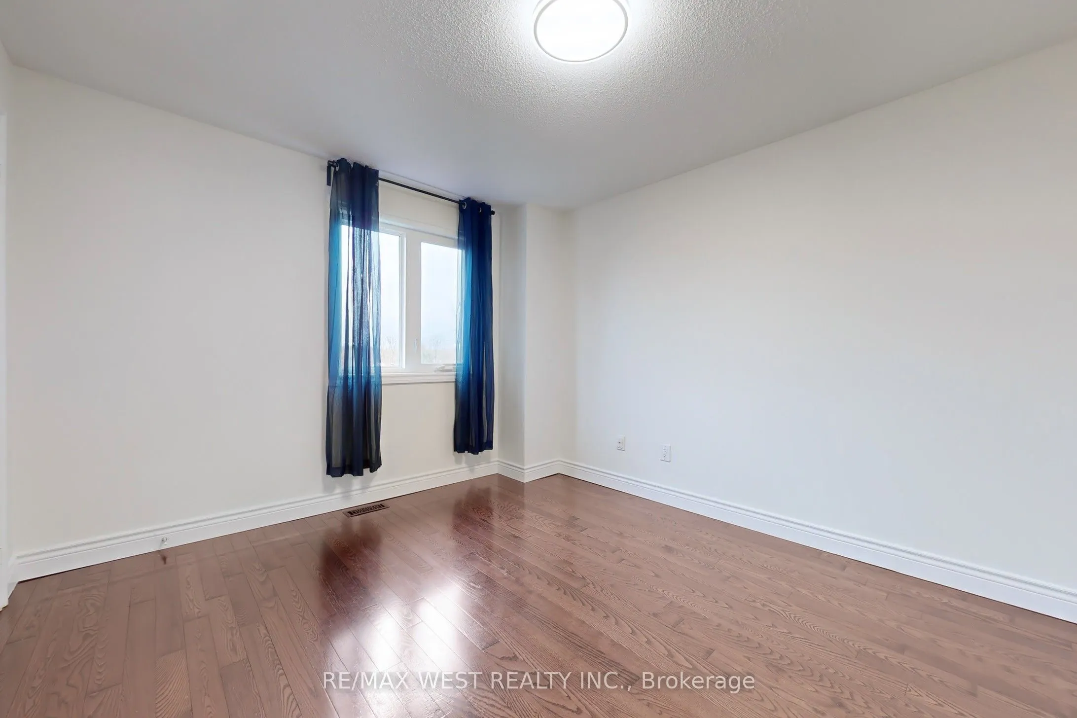 43 Chiswick Crescent