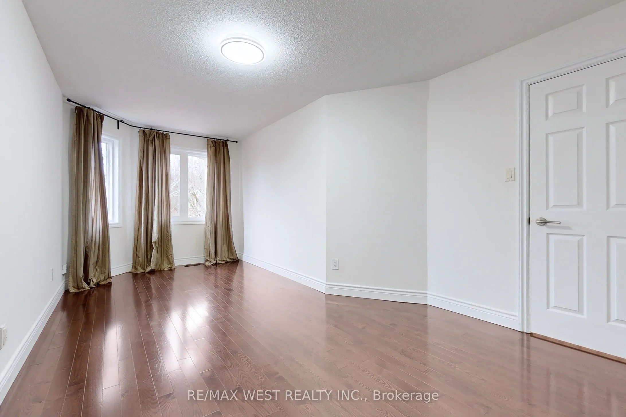 43 Chiswick Crescent
