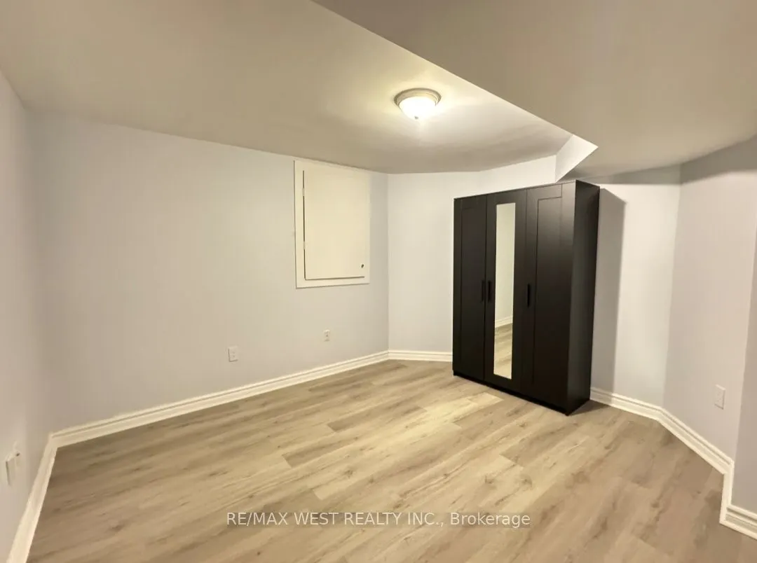 43 Chiswick Crescent, #basement