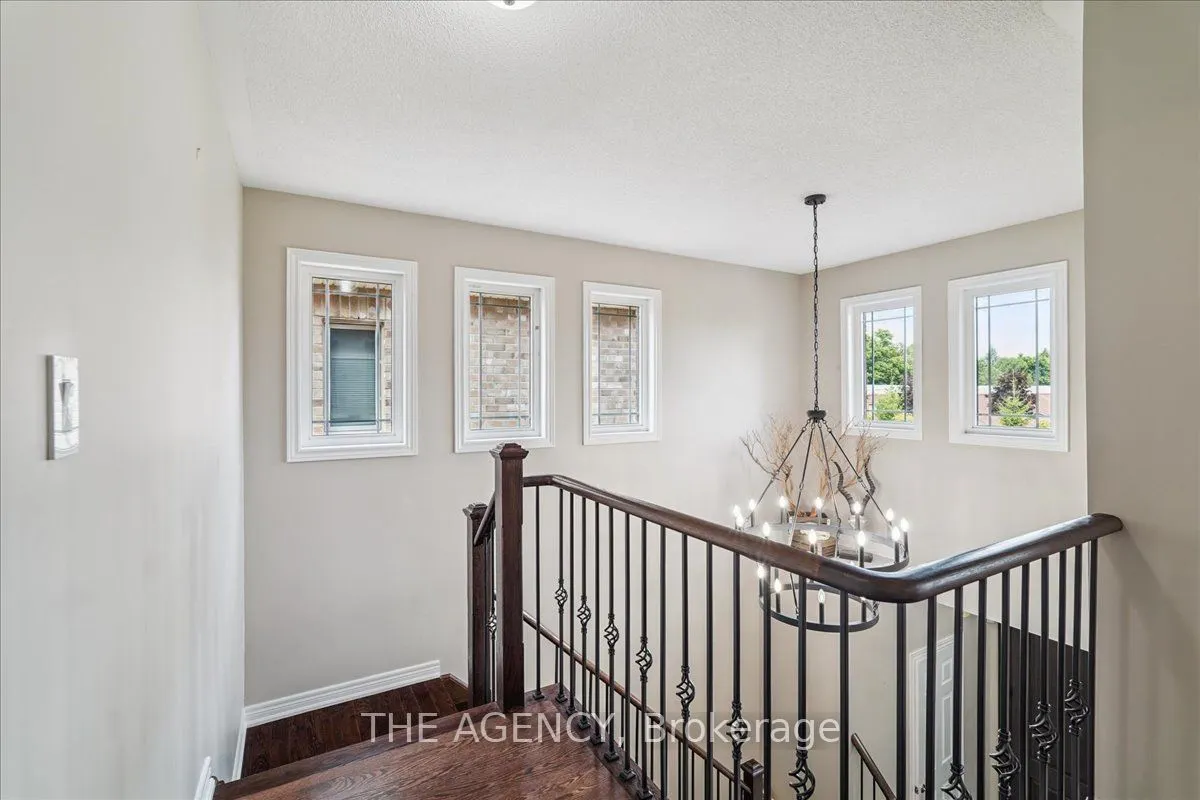 77 Sharpe Crescent