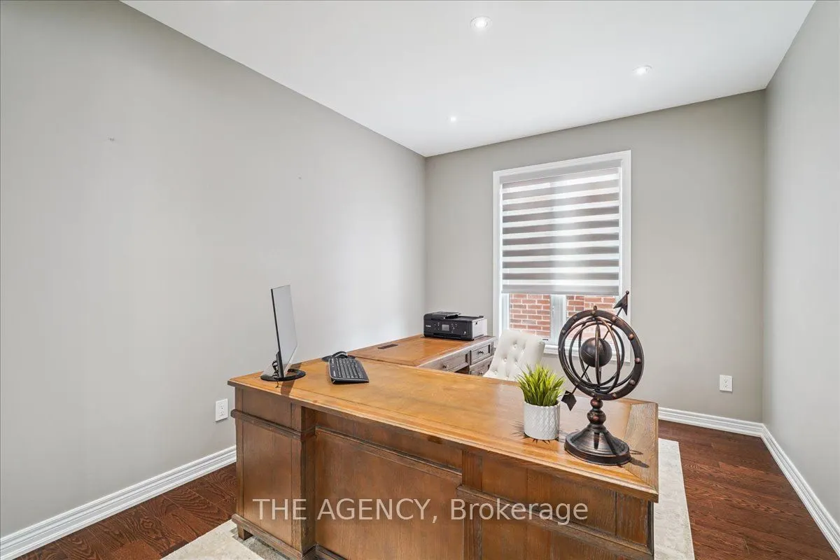 77 Sharpe Crescent