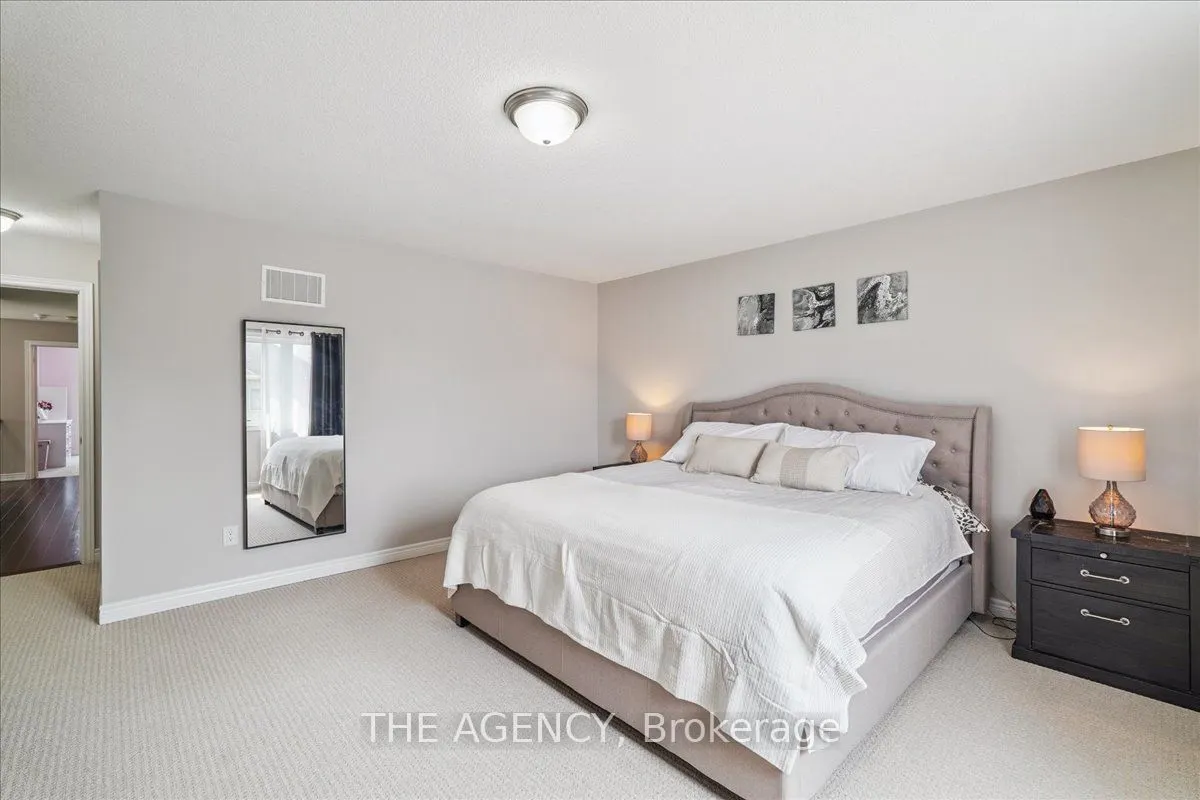 77 Sharpe Crescent