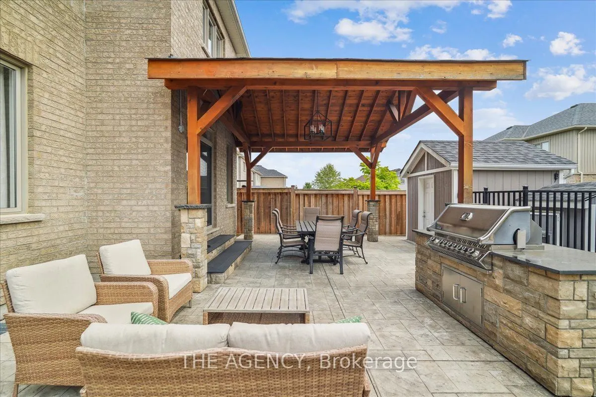 77 Sharpe Crescent