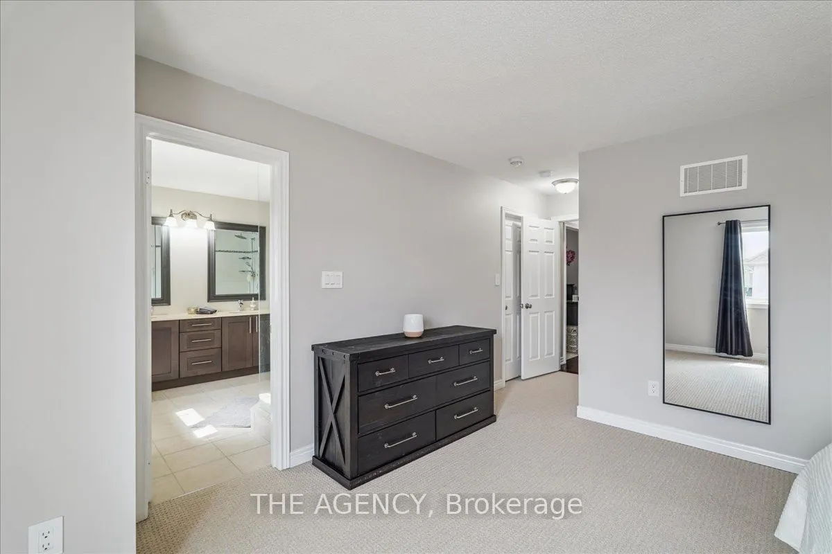 77 Sharpe Crescent