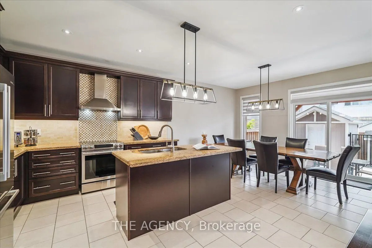 77 Sharpe Crescent