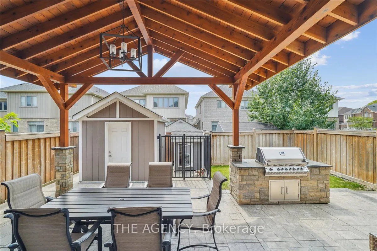 77 Sharpe Crescent