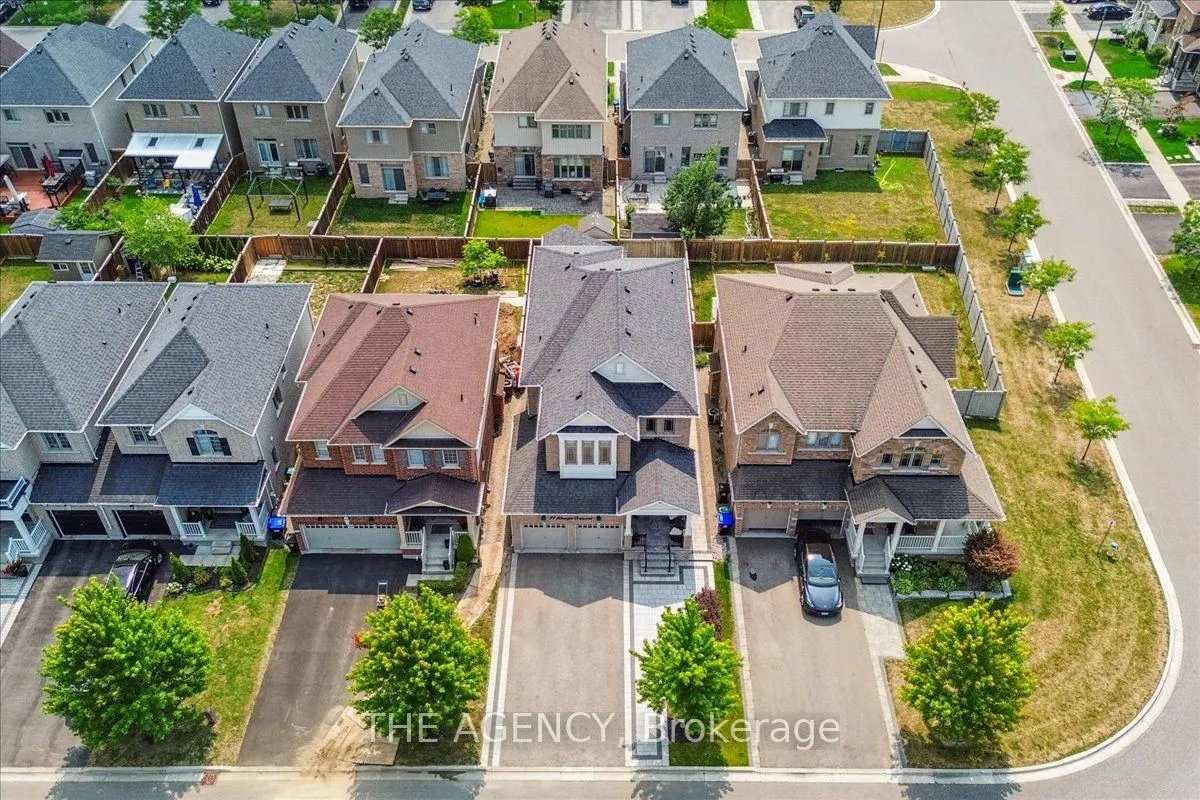 77 Sharpe Crescent