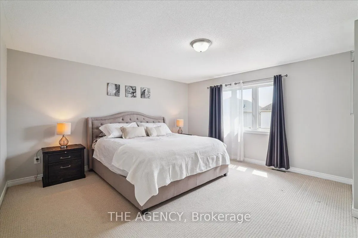 77 Sharpe Crescent
