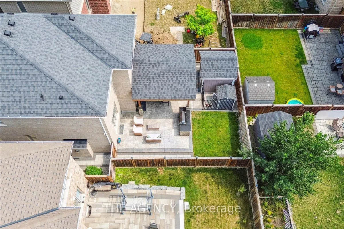 77 Sharpe Crescent